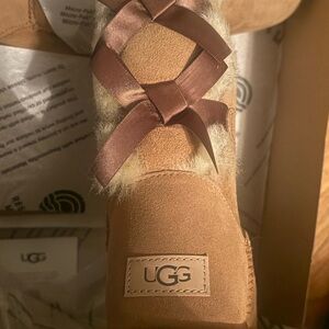 UGG Women Mini Bailey Boots ii